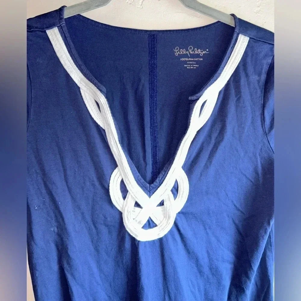 Lilly Pulitzer size small. Used. Good condition. Shift dress. Navy Blue.